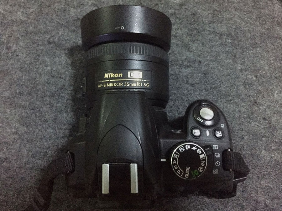 Nikon D3100 正面
